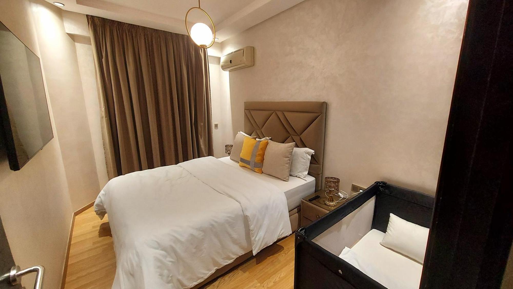 Luxury Downtown Of 80m2 In Front Of Hassan 2 Mosque And Sea From Family , Pour Famille , Interdit Couples Araabic Non Marie, Forbidden Unmarried Araabic Couples Basement Car Park
